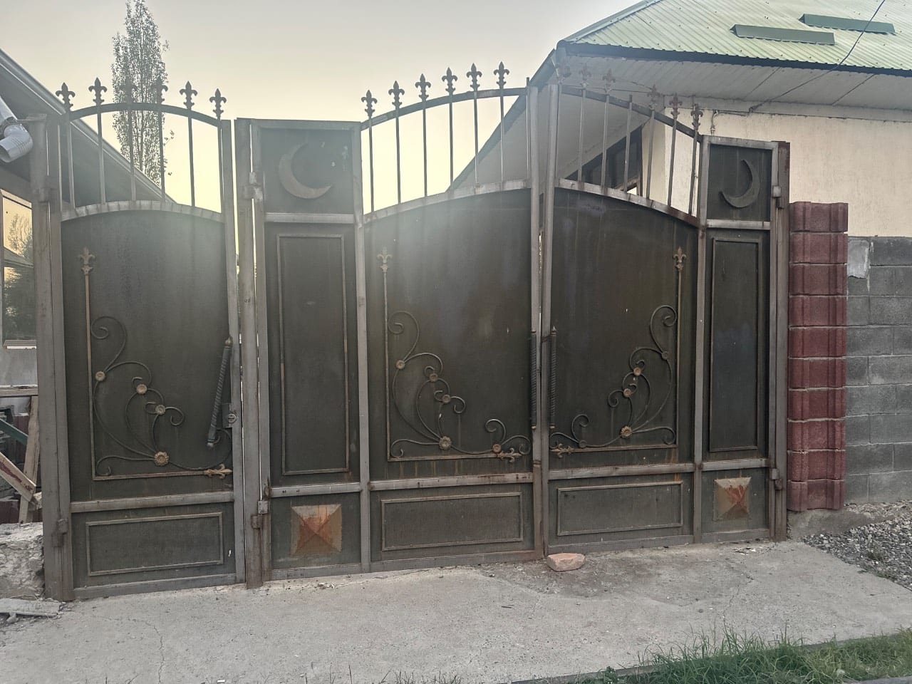 Темир дарбаза сатылат — 20 000 сом