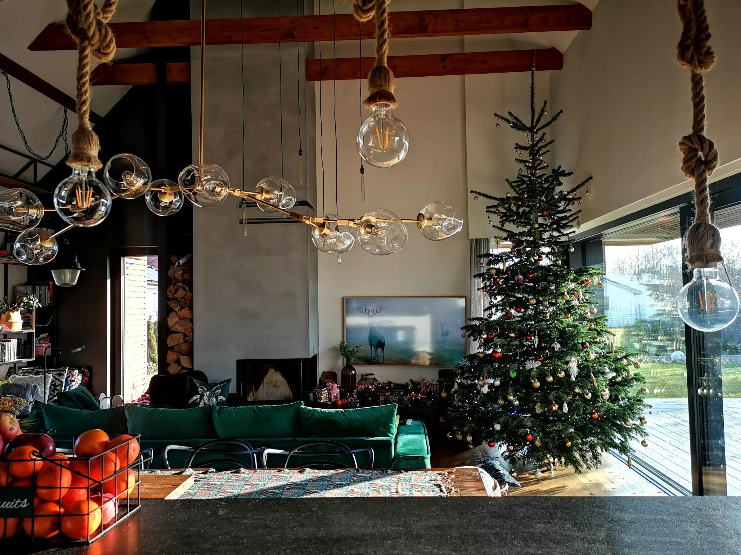 Projekt-Stodola-Stodola-M-wnetrza-jak-udekorowac-dom-na-swieta-choinka-6-scaled-2.jpg