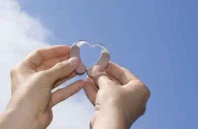 Зачем нужны слуховые аппараты на оба уха