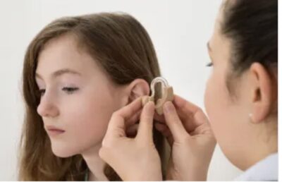Как слуховой аппарат влияет на слух
