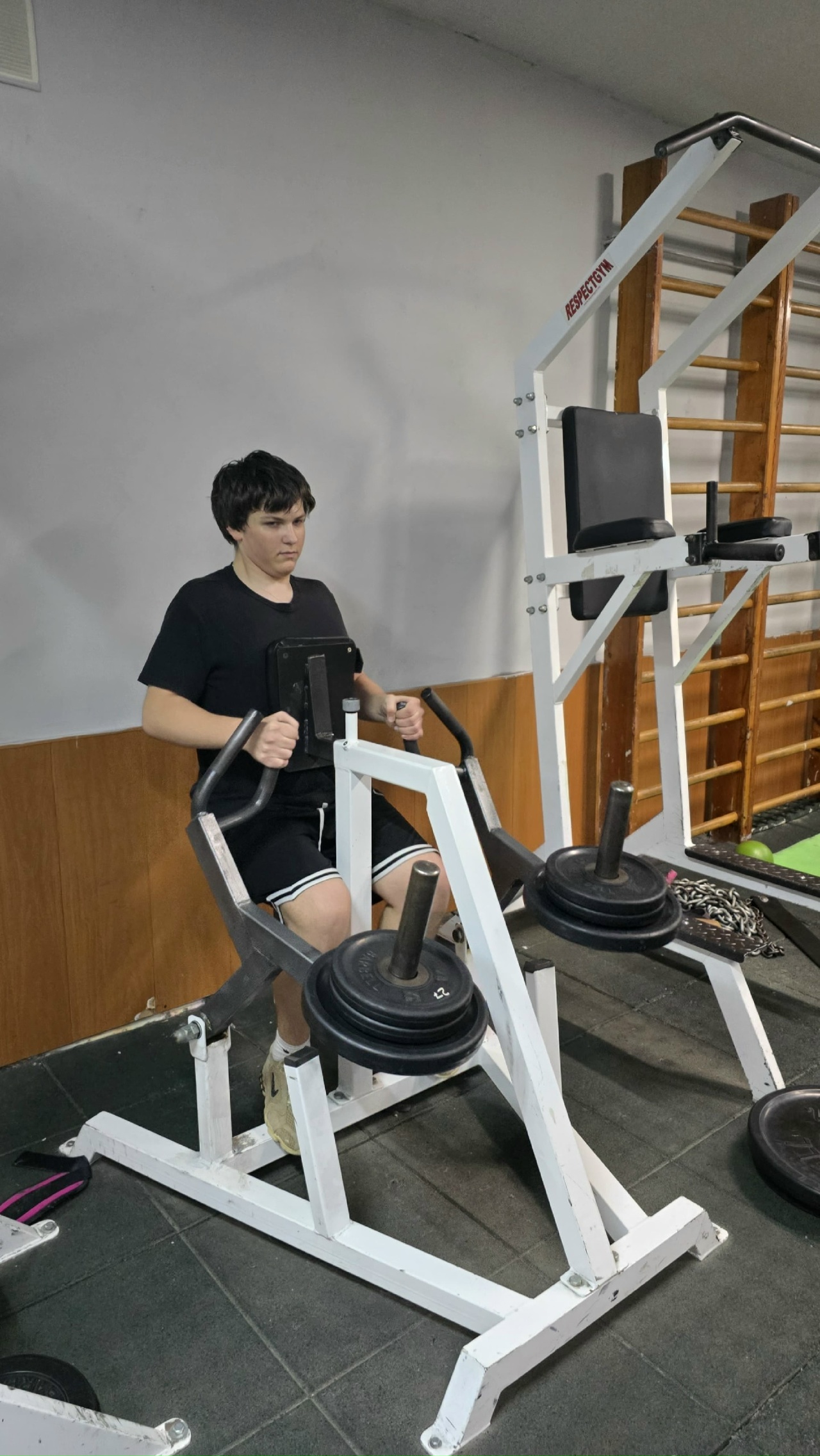 Тренировка по пауэрлифтингу