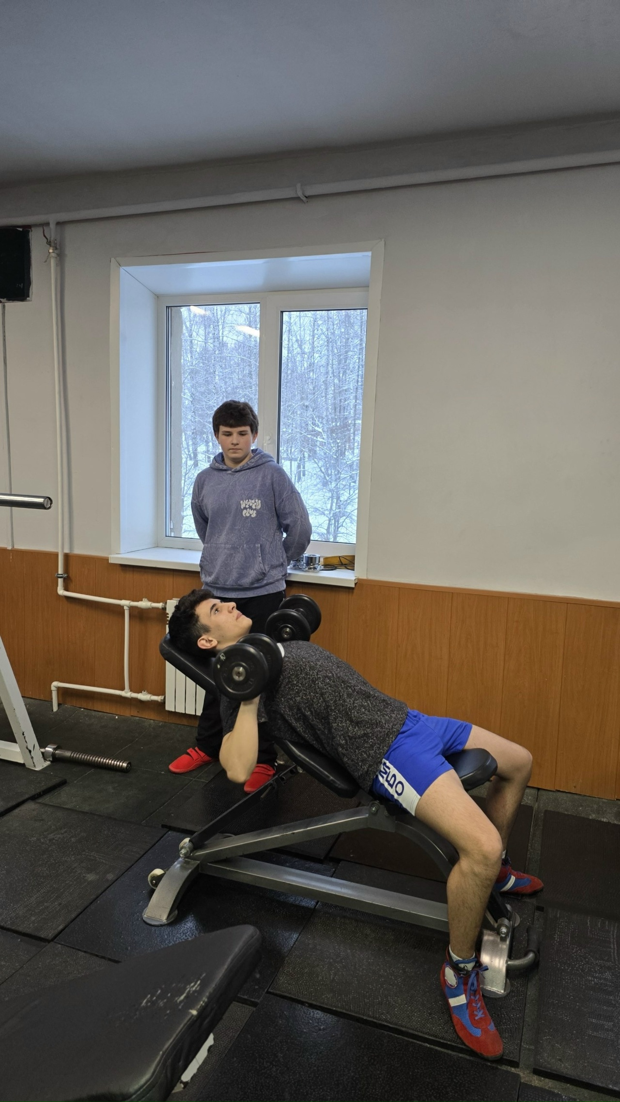 Тренировка по пауэрлифтингу