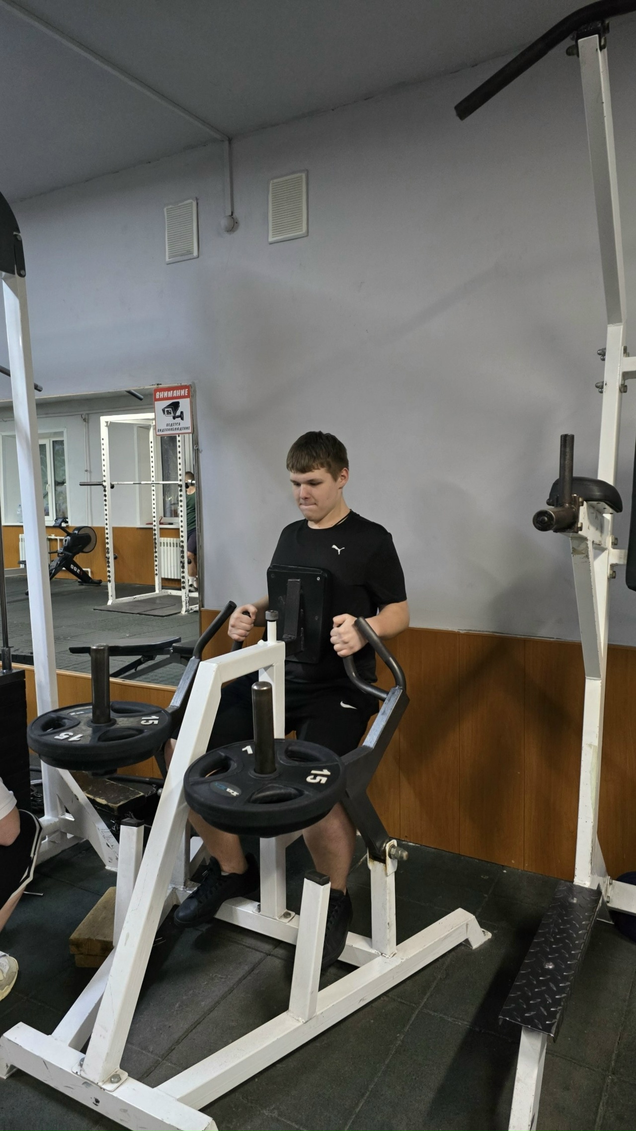 Тренировка по пауэрлифтингу