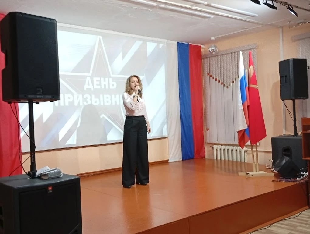 В Алексине прошёл День призывника: молодёжь получила напутствия и памятные подарки