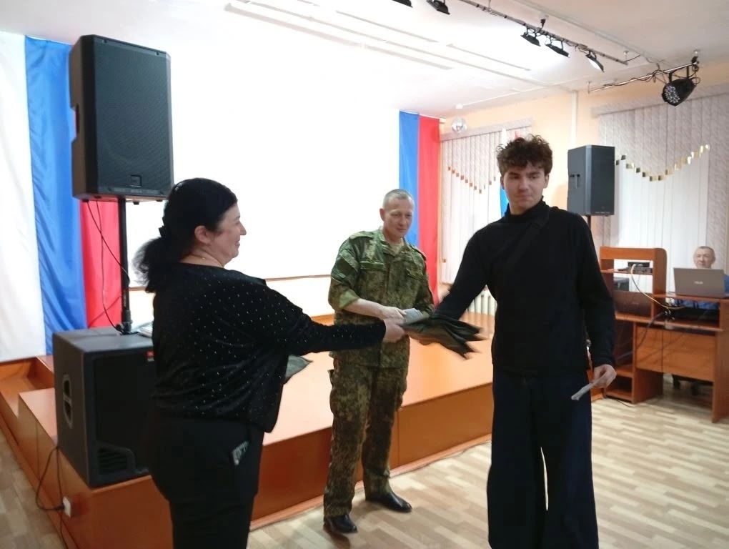 В Алексине прошёл День призывника: молодёжь получила напутствия и памятные подарки