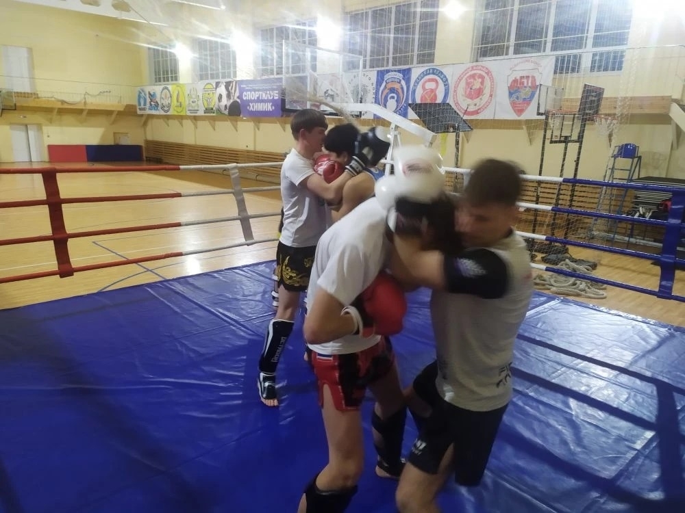 Мастер-класс по тайскому боксу для старшей группы в спорткомплексе «Химик»