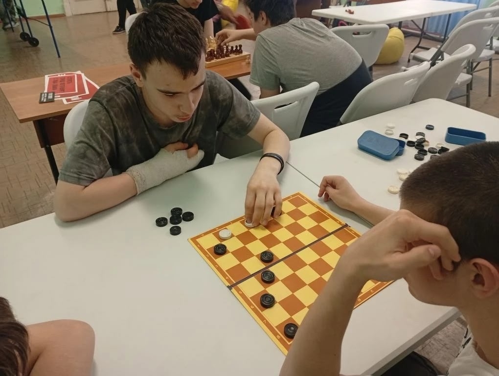 В Центре для молодёжи «Чайка» прошёл турнир по шашкам