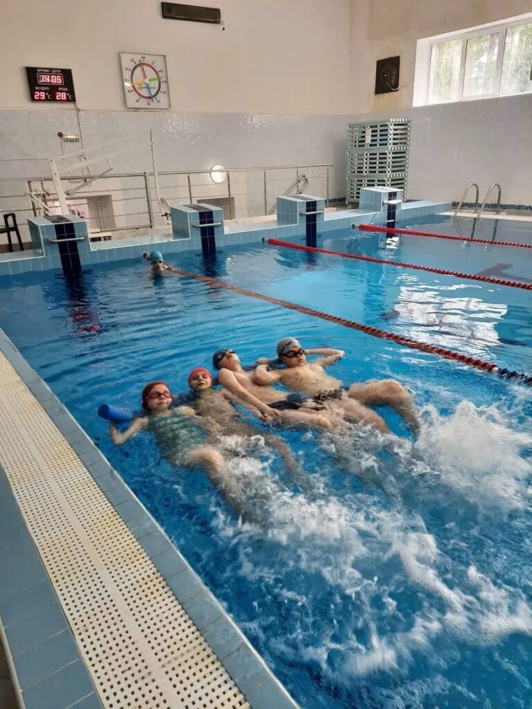Развлекательные эстафеты ко Дню России в МБУ «Спортивный центр «Возрождение»