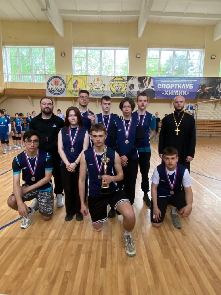 В Алексине состоялся 4-й открытый Кубок Белевской епархии по волейболу среди школьных команд