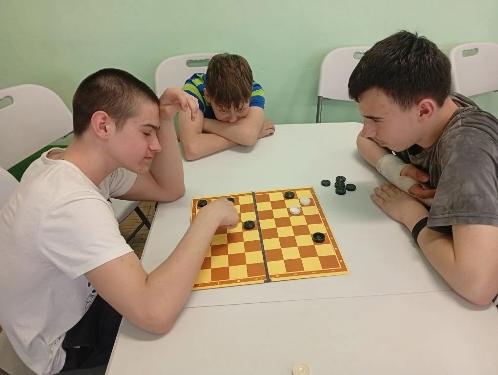 В Центре для молодёжи «Чайка» прошёл турнир по шашкам