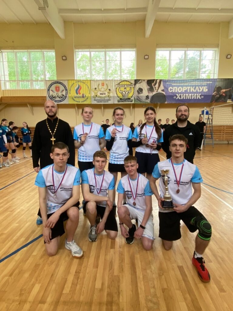 В Алексине состоялся 4-й открытый Кубок Белевской епархии по волейболу среди школьных команд
