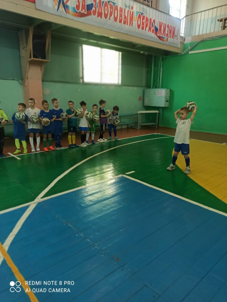 Соревнования по вбрасыванию мяча на дальность среди юных футболистов в Алексине