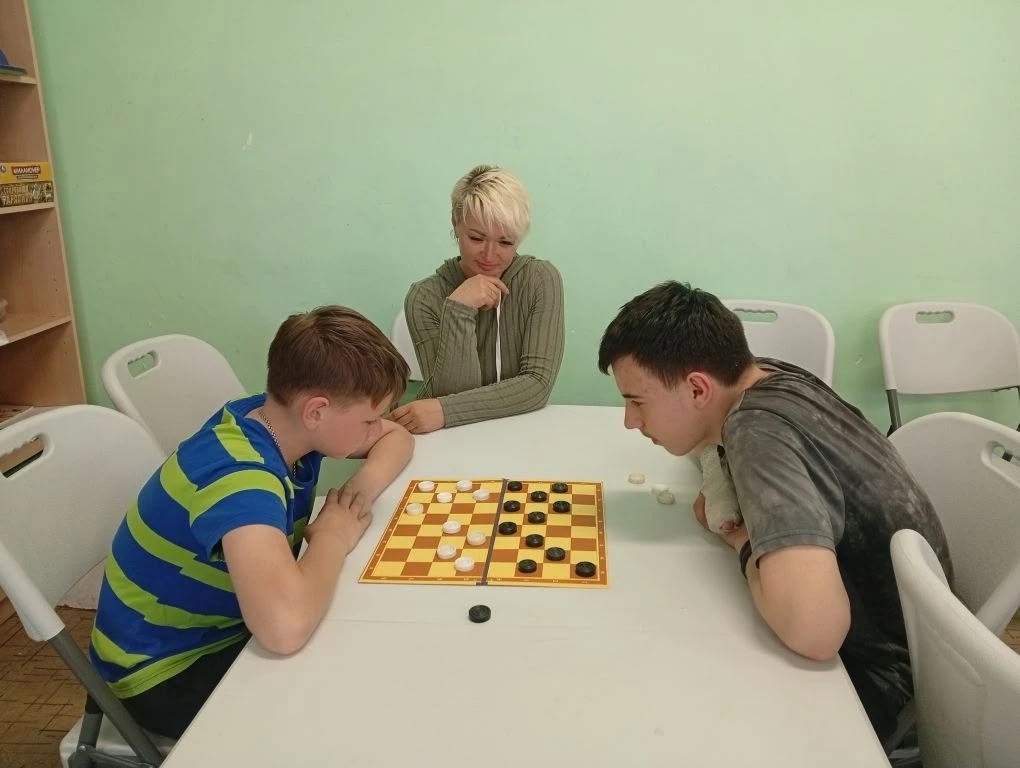 В Центре для молодёжи «Чайка» прошёл турнир по шашкам