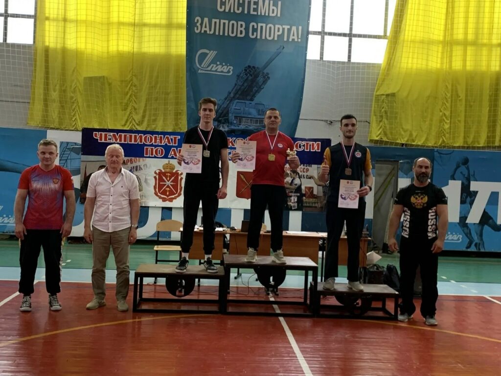 Сборная Тульской области одержала победу на открытом Кубке по армрестлингу