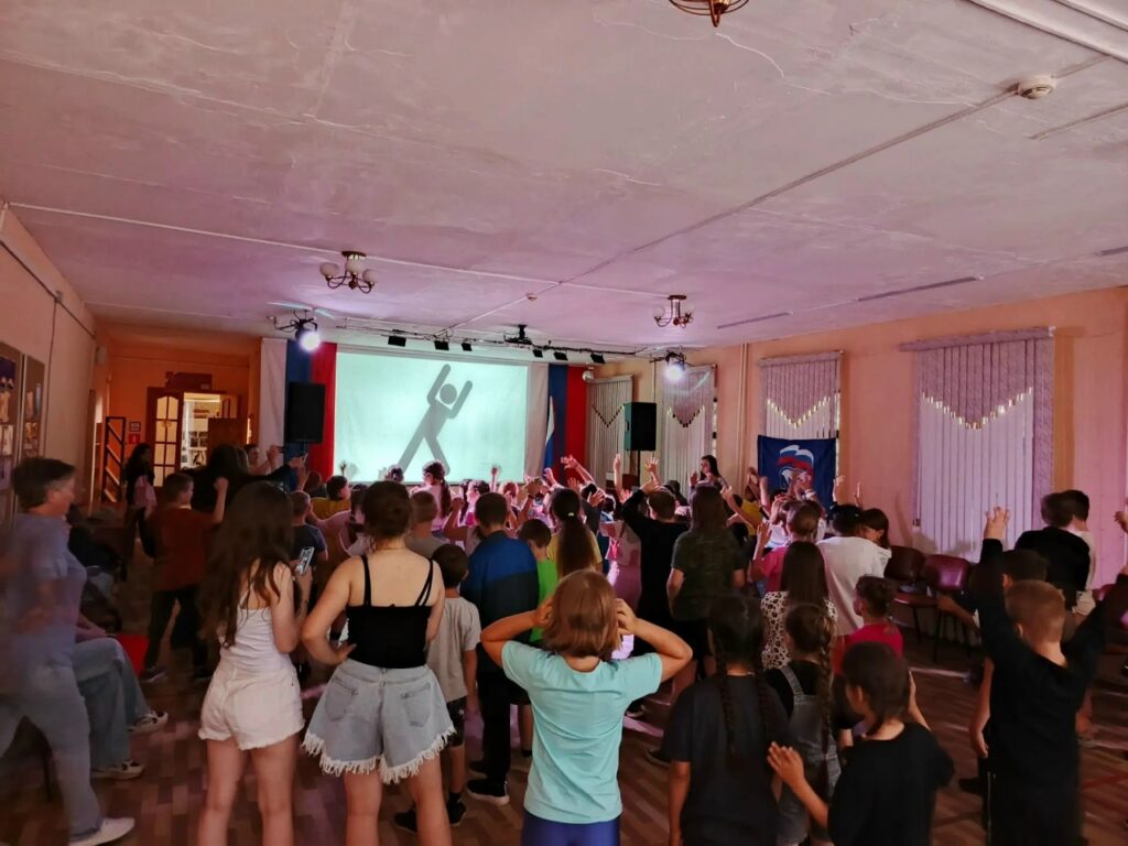 Танцевальная программа «Лето, ах, лето!» в районном Доме культуры для школьников