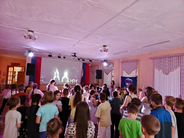 Танцевальная программа «Лето, ах, лето!» в районном Доме культуры для школьников