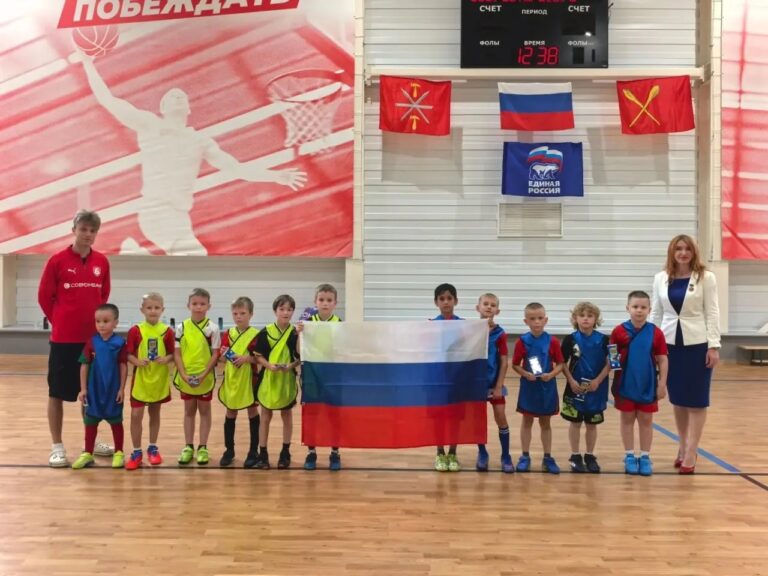 Товарищеские футбольные игры в День флага России в ДЮСШ «Горизонт» г. Алексин