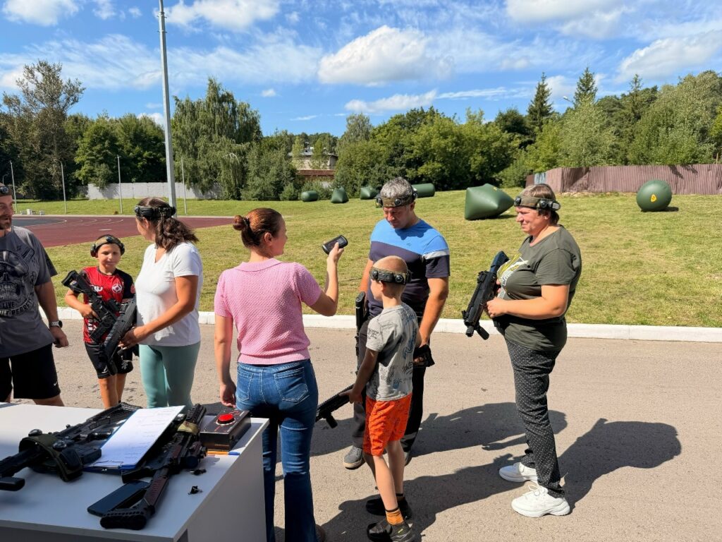 Военно-тактическая игра в лазертаг ко Дню физкультурника от Комплексного Центра молодёжи «Чайка»