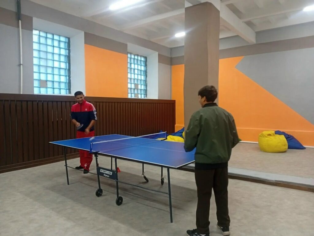 Дружеский турнир по настольному теннису в молодежном центре «Чайка»