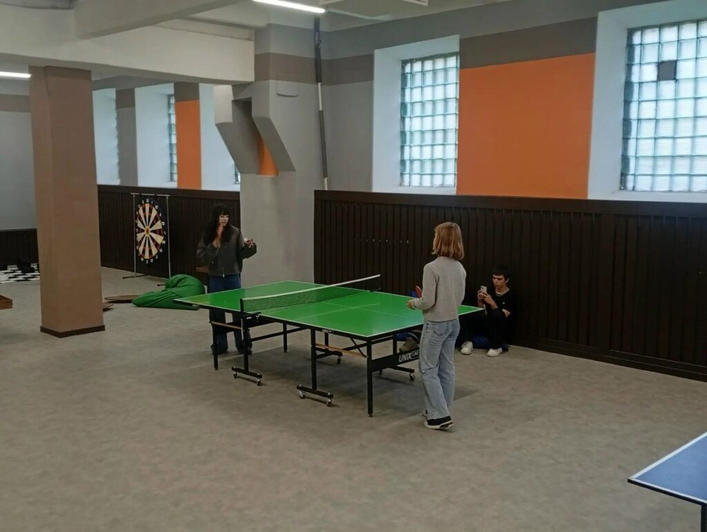 Дружеский турнир по настольному теннису в молодежном центре «Чайка»