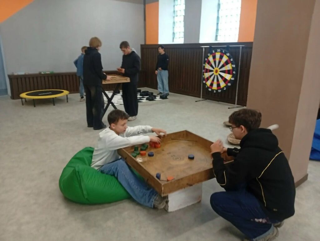 Мини-турнир по настольным играм в молодежном клубе «Вымпел» Центра «Чайка»