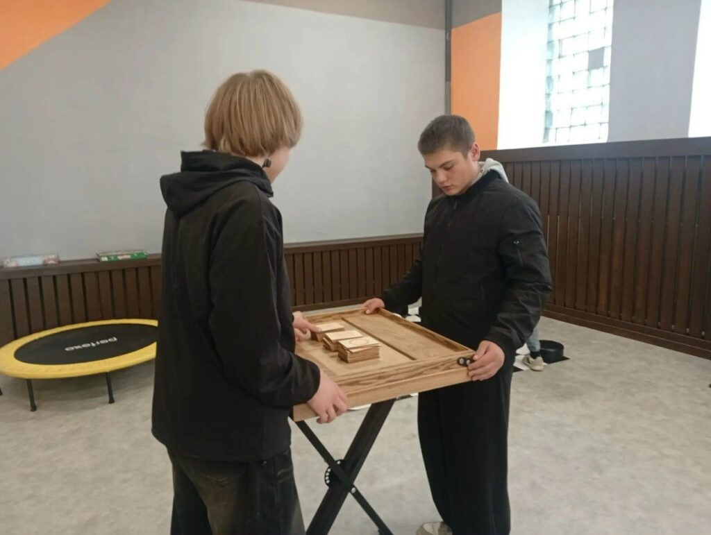 Мини-турнир по настольным играм в молодежном клубе «Вымпел» Центра «Чайка»
