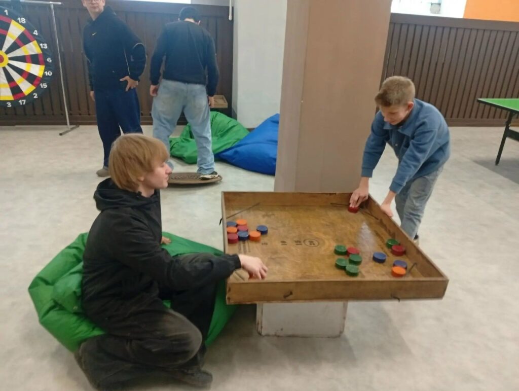 Мини-турнир по настольным играм в молодежном клубе «Вымпел» Центра «Чайка»