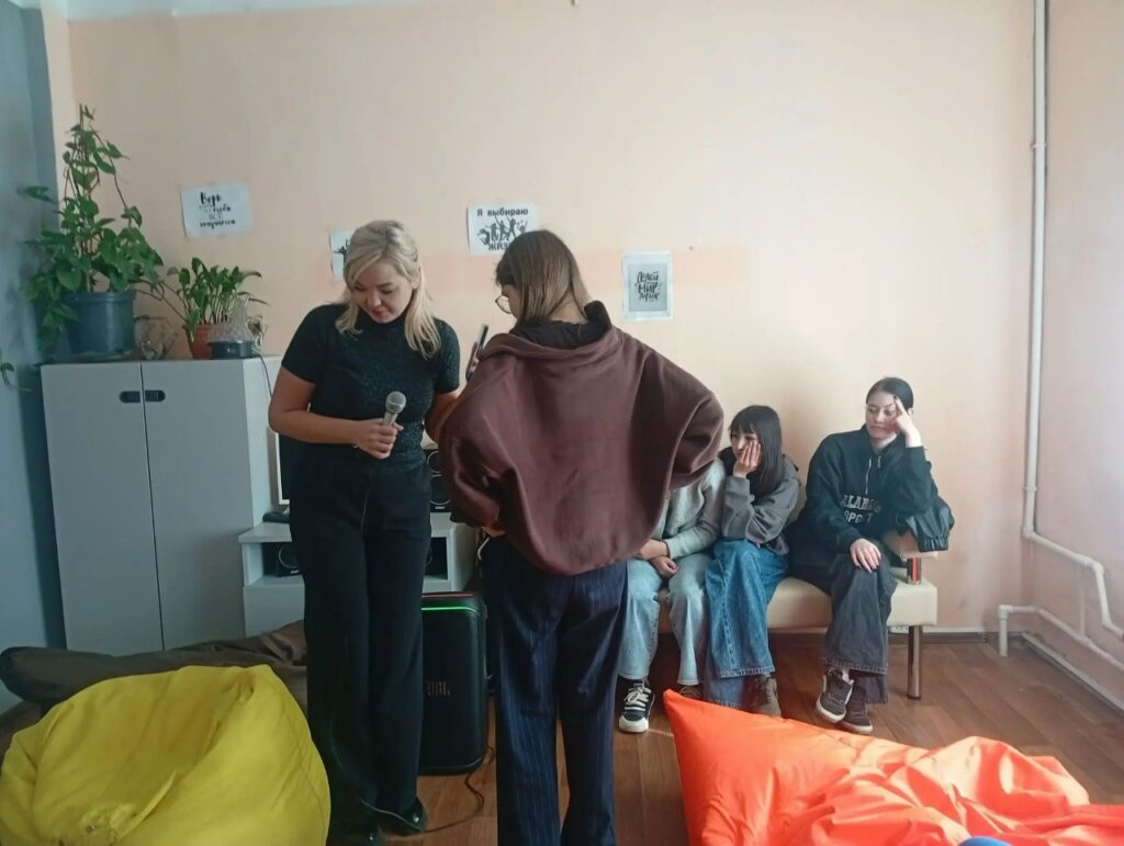 Вечер живой музыки в Центре молодёжи «Чайка»: объединение через творчество