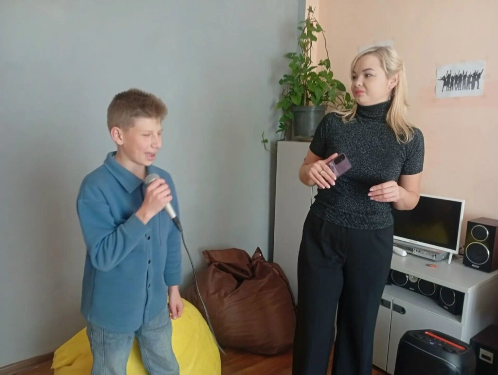 Вечер живой музыки в Центре молодёжи «Чайка»: объединение через творчество