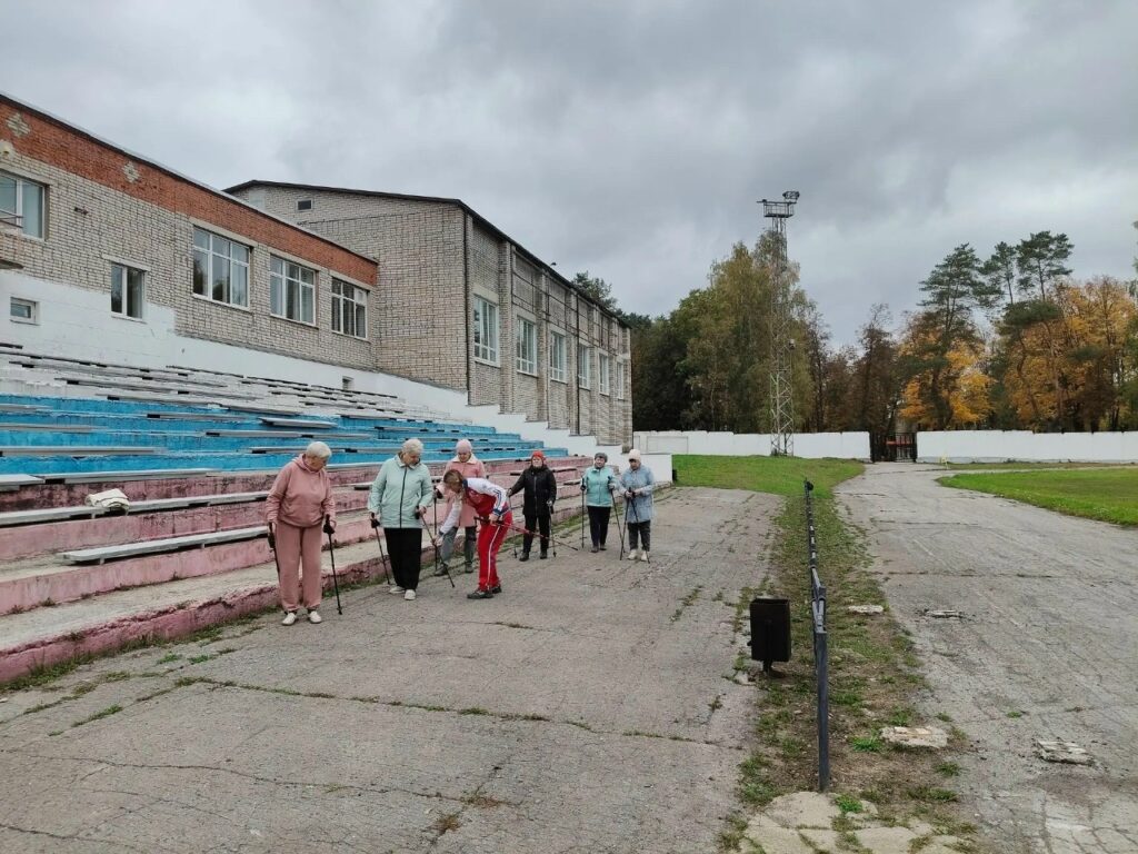 Тренировки по северной ходьбе в спортивном клубе «Химик» МБУ «Алексинский Спортивный Центр»