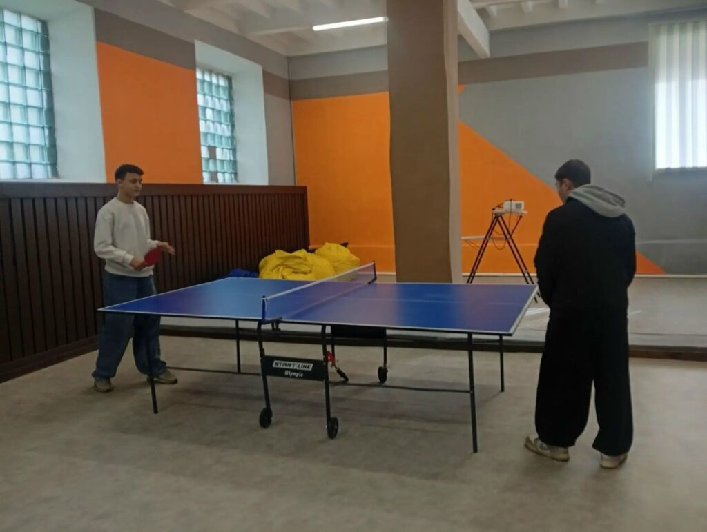 Дружеский турнир по настольному теннису в молодежном центре «Чайка»