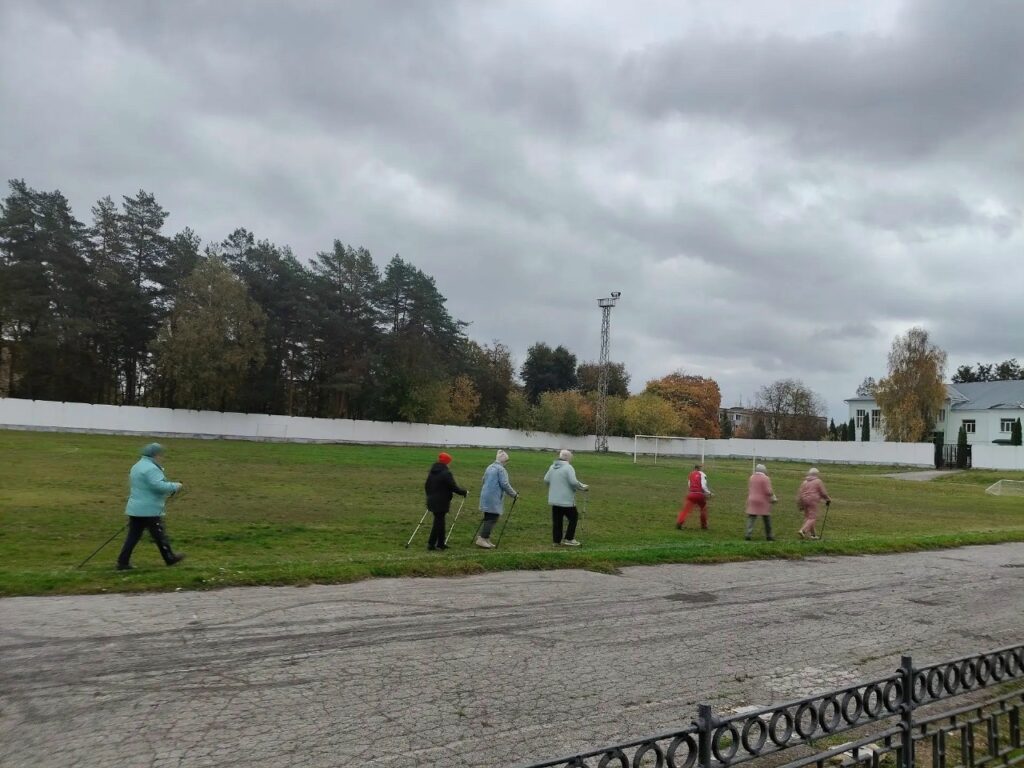 Тренировки по северной ходьбе в спортивном клубе «Химик» МБУ «Алексинский Спортивный Центр»