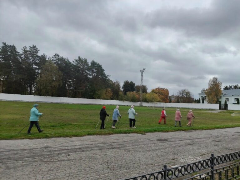 Тренировки по северной ходьбе в спортивном клубе «Химик» МБУ «Алексинский Спортивный Центр»