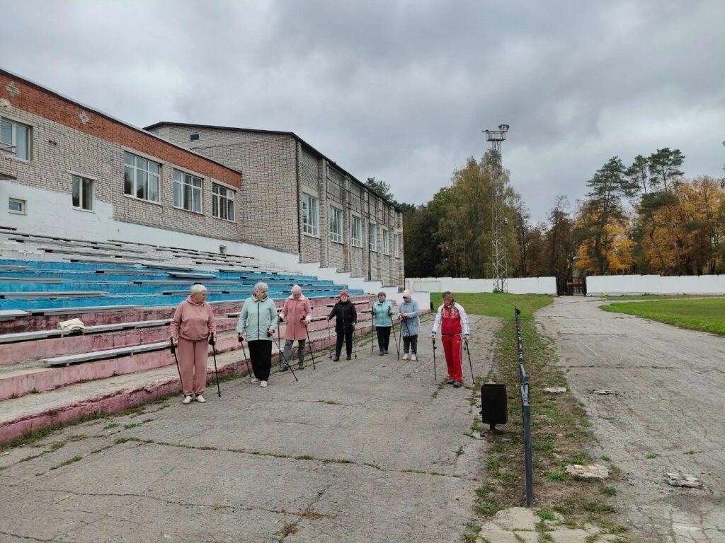 Тренировки по северной ходьбе в спортивном клубе «Химик» МБУ «Алексинский Спортивный Центр»