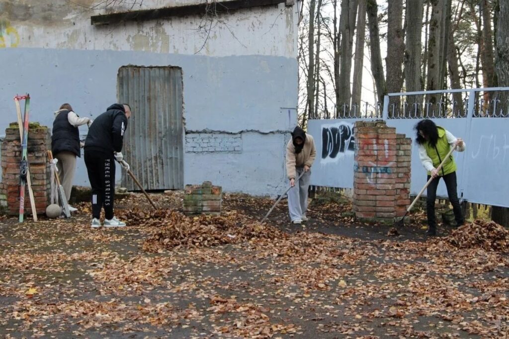 Субботник в парке и благоустройство молодежного пространства «Три стены»