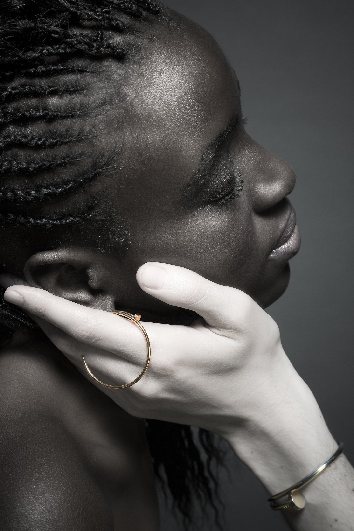 Juste un Clou ring on a hand, profile portrait
