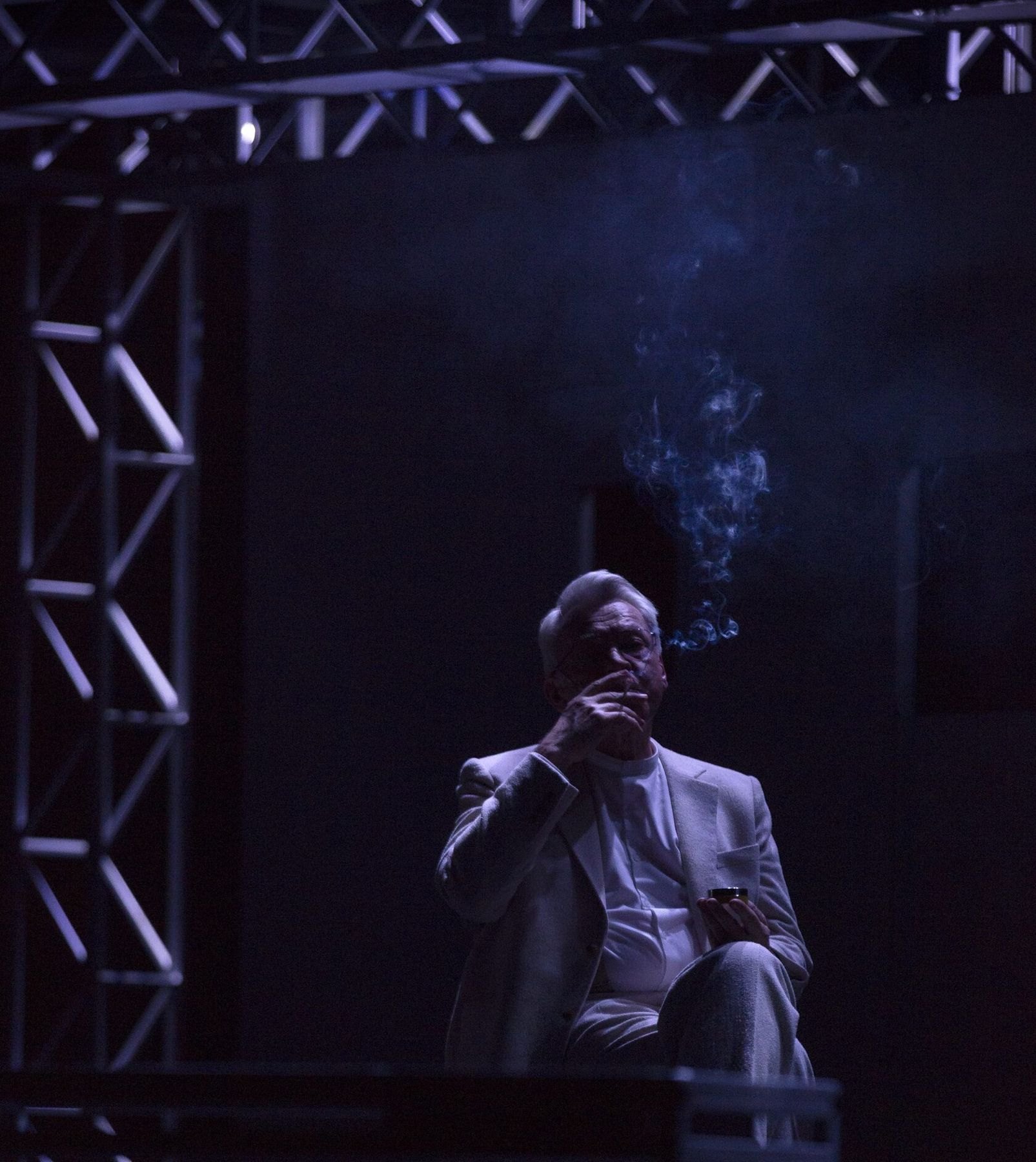 The Magnificent Cuckold, man with a cigarette under the stage truss