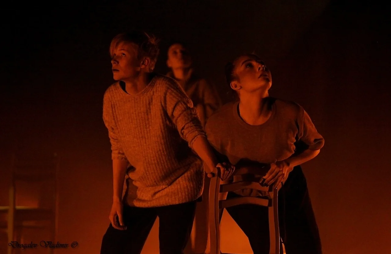 Dance performance "Waiting"