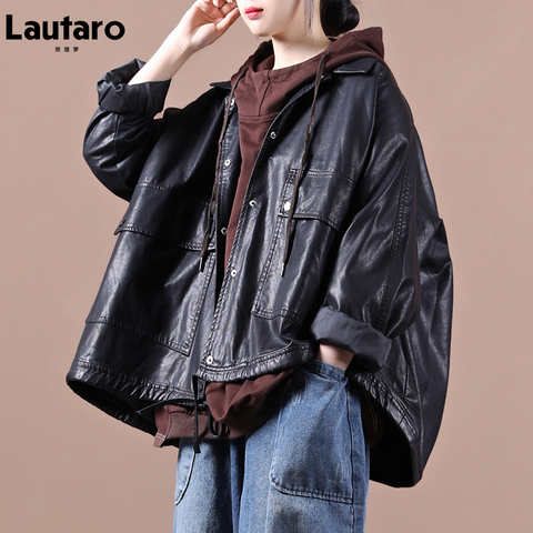 Lautaro весенняя короткая черная оверсайз куртка из искусственной кожи женская с карманами на рукавах реглан Корейская модная верхняя одежда 2021 один размер косуха оверсайз кожа куртки экокожа женские кожаная куртка 1005002657377501