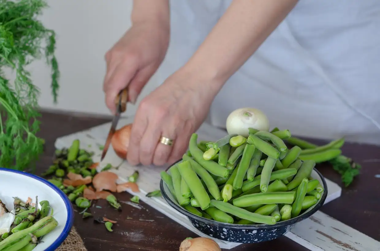 Салат из стручковой фасоли и каперсов