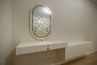  Туалетный столик с зеркалом в раме из МДФ с подсветкой и консолью под ТВ. Вид слева