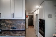 Продолжение кухни в коридоре: распашной шкаф и холодильник