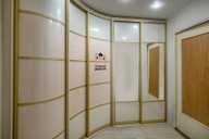 Радиусный шкаф-купе в прихожую на Тимме, 21. Вид слева