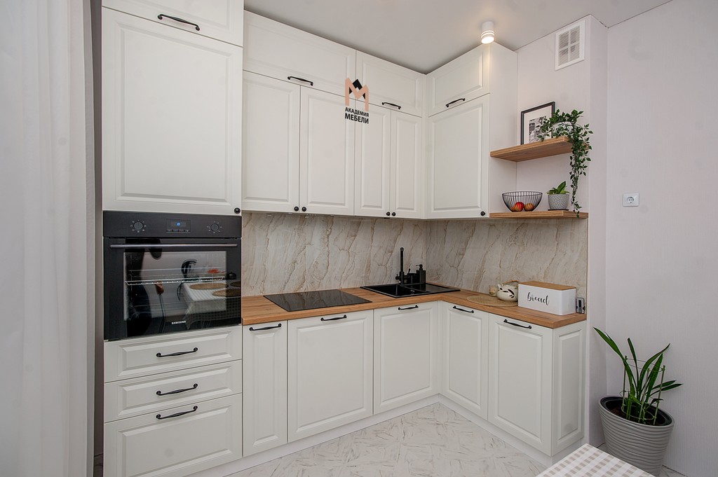 белый духовой шкаф в интерьере кухни