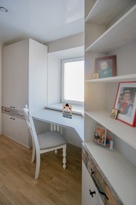 Рабочее место для ребенка. Вид справа