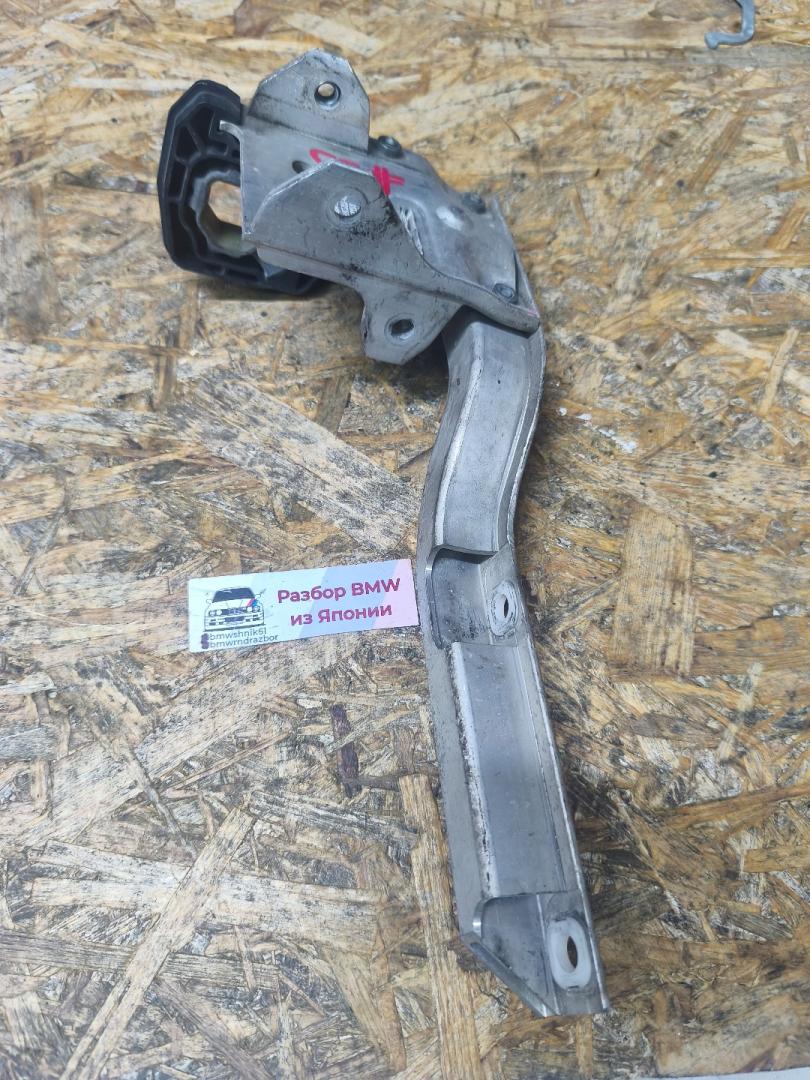 кронштейн (крепление) BMW 5 серия F07/F10/F11 F11 2010, 3.0 л., N55 B30 A, бензин, АКПП, белый, универсал, задний привод, правый руль, 7186513 - фото №1
