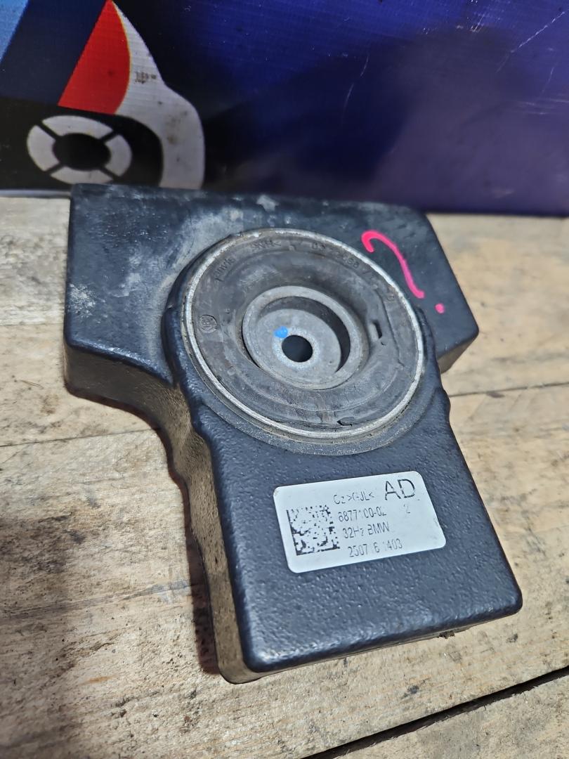 кронштейн редуктора BMW 3 серия F30/F31/F34 F30 2012, 2.0 л., N20 B20 B, бензин, АКПП, 354 titansilber metallic, седан, задний привод, правый руль, 6877100 - фото №1