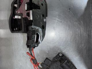 замок двери передней правой BMW 7 серия F01/F02 F01 2009, 3.0 л., N57 D30 A, дизель, АКПП, черный, седан, задний привод, 7276320, 51217276320