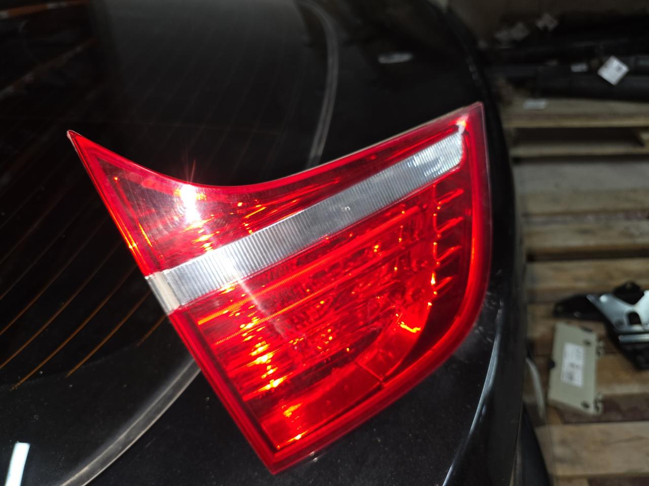 фонарь крышки багажника левый BMW X6 E71/E72 E71 2010, 3.0 л., N57 D30 B, дизель, АКПП, black sapphire metallic (475), универсал, полный привод, 63217179987, 7179987 - фото №1