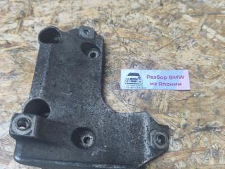 кронштейн компрессора кондиционера BMW 1 серия E81/E82/E87/E88 E87 2005, 2.0 л., N46 B20 B, бензин, АКПП, белый, хетчбэк 5 дв., передний привод, правый руль, 64557505980, 7505980